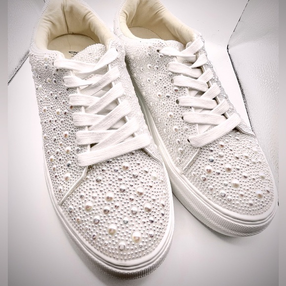 Betsey Johnson Pearl Wedding Tennis Shoes Sneakers Kick off the Heals and Dance - Picture 1 of 5
